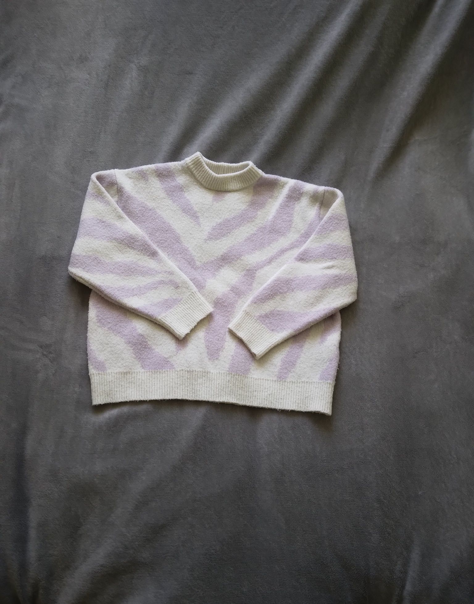 Damski krótki sweter print zebra z domieszką lanej wełny Bershka