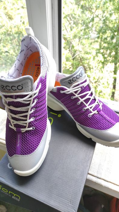 Яркие женские кроссовки Ecco Biom Trainer