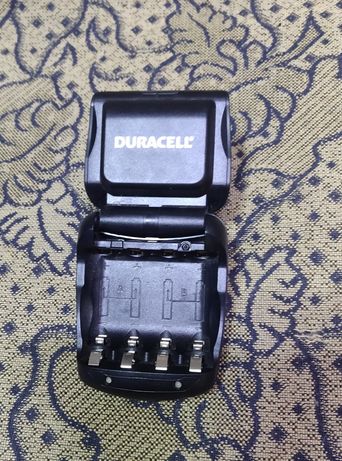 Зарядное устройство для пальчиковых аккумуляторов DURACELL