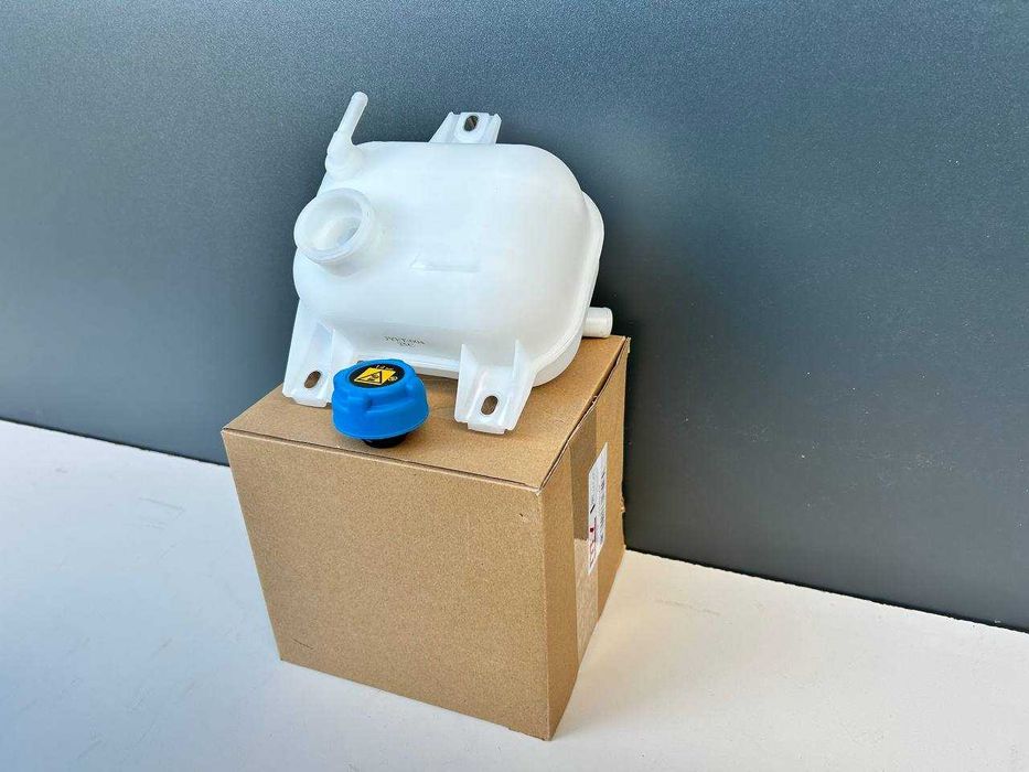 Розширювальний розширительний бачок Fiat Doblo Фіат Добло кришка