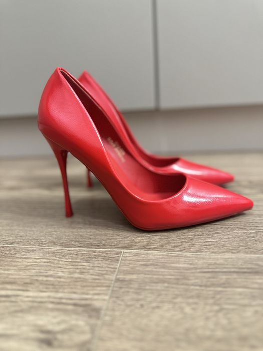 Лодочки червоні нові DEZZEE