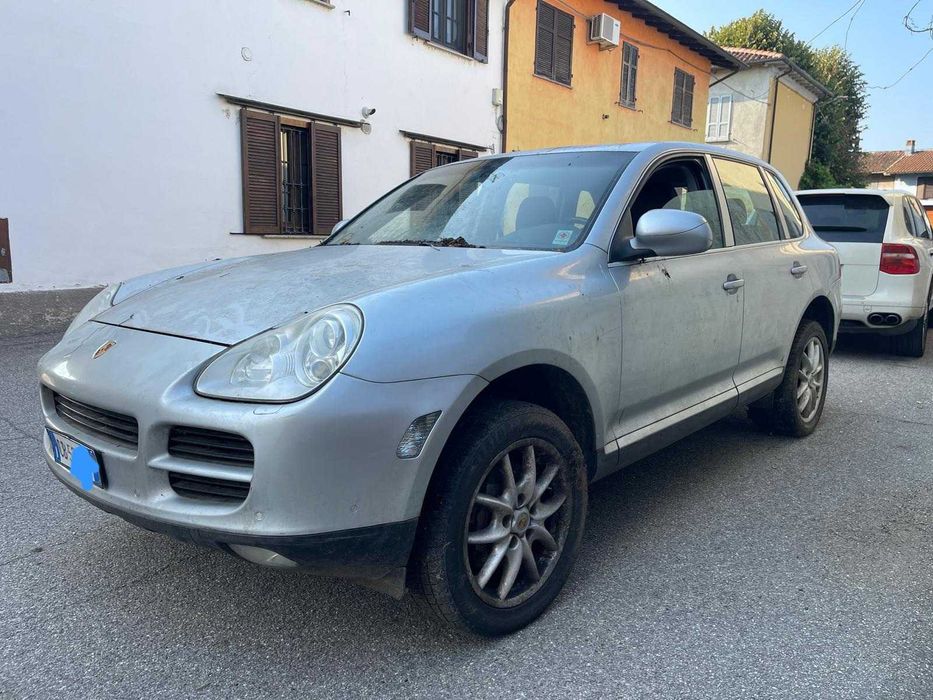 Porsche  cayenne  4.5 benzyna   Posiadam  inne  auta  z  włoch