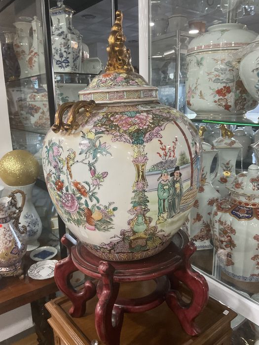 Pote com tampa oriental ,pote 49 cm ,com base 65 cm