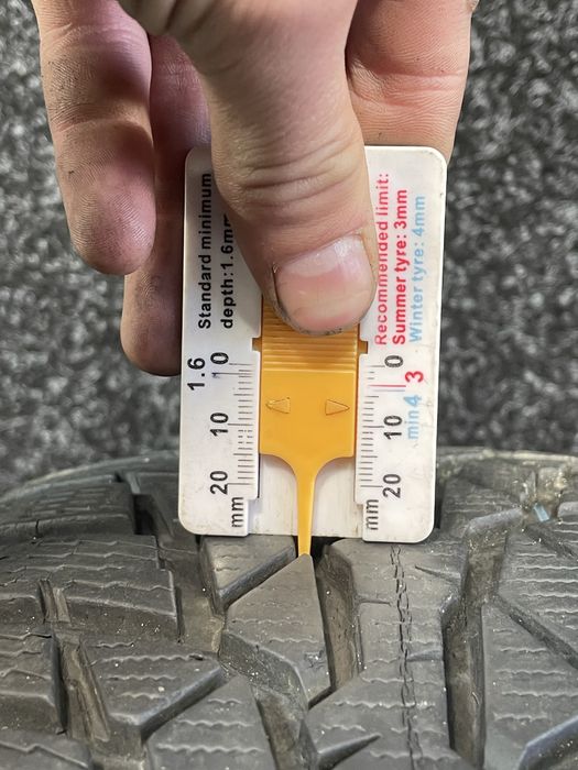Продам Б/У шини Nokian 205/60R16 WR d4
