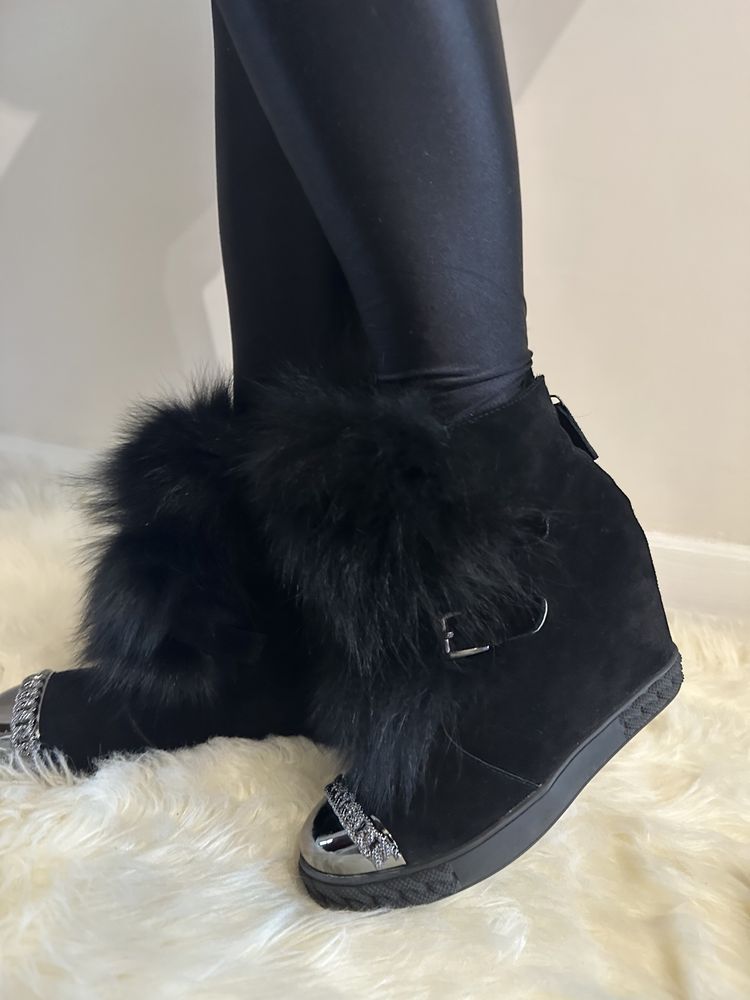 Buty na koturnie casadei z futerkiem 39