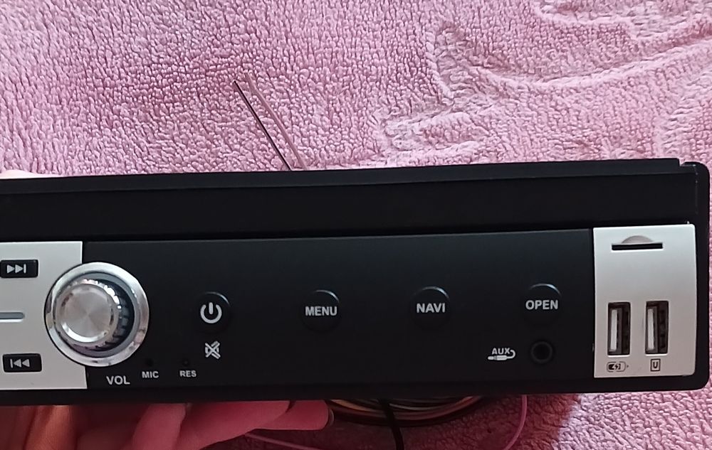 Продається автомангітола з висувним екраном на 7 дюймів 1 din, б/у