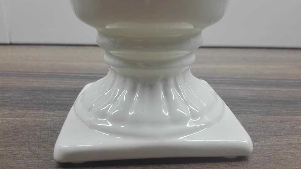 Ceramiczny kremowy wazon doniczka kielich