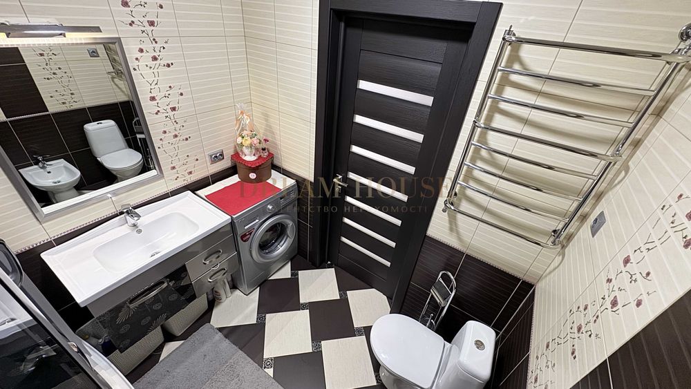 Трьохкімнатна квартира з ремонтом у Гранд Виллас. Газове опалення