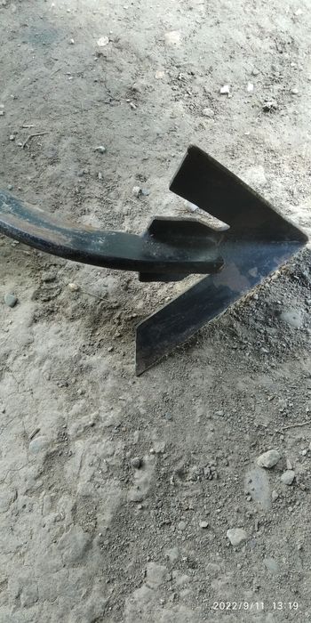 Передплужник лапа культиватора зі стійкою