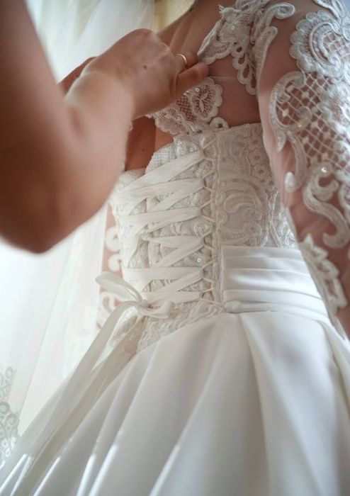 Не венчанное свадебное платье. АТЛАС атласное платье платье на продажу