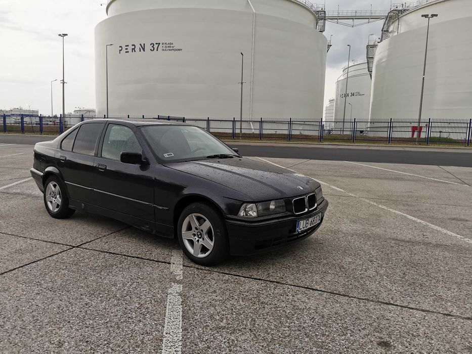 BMW e36 sedan LPG w kole +hak czarny dlugie opłaty Alusy