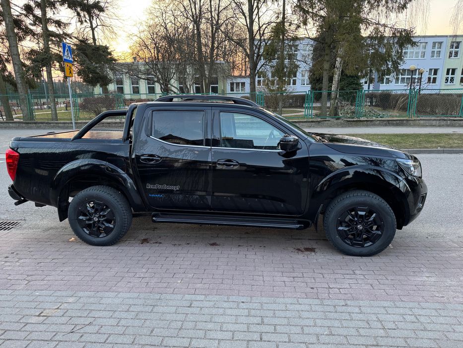 Nissan Navara salon polska Najbogatrza wersja wyposazenia
