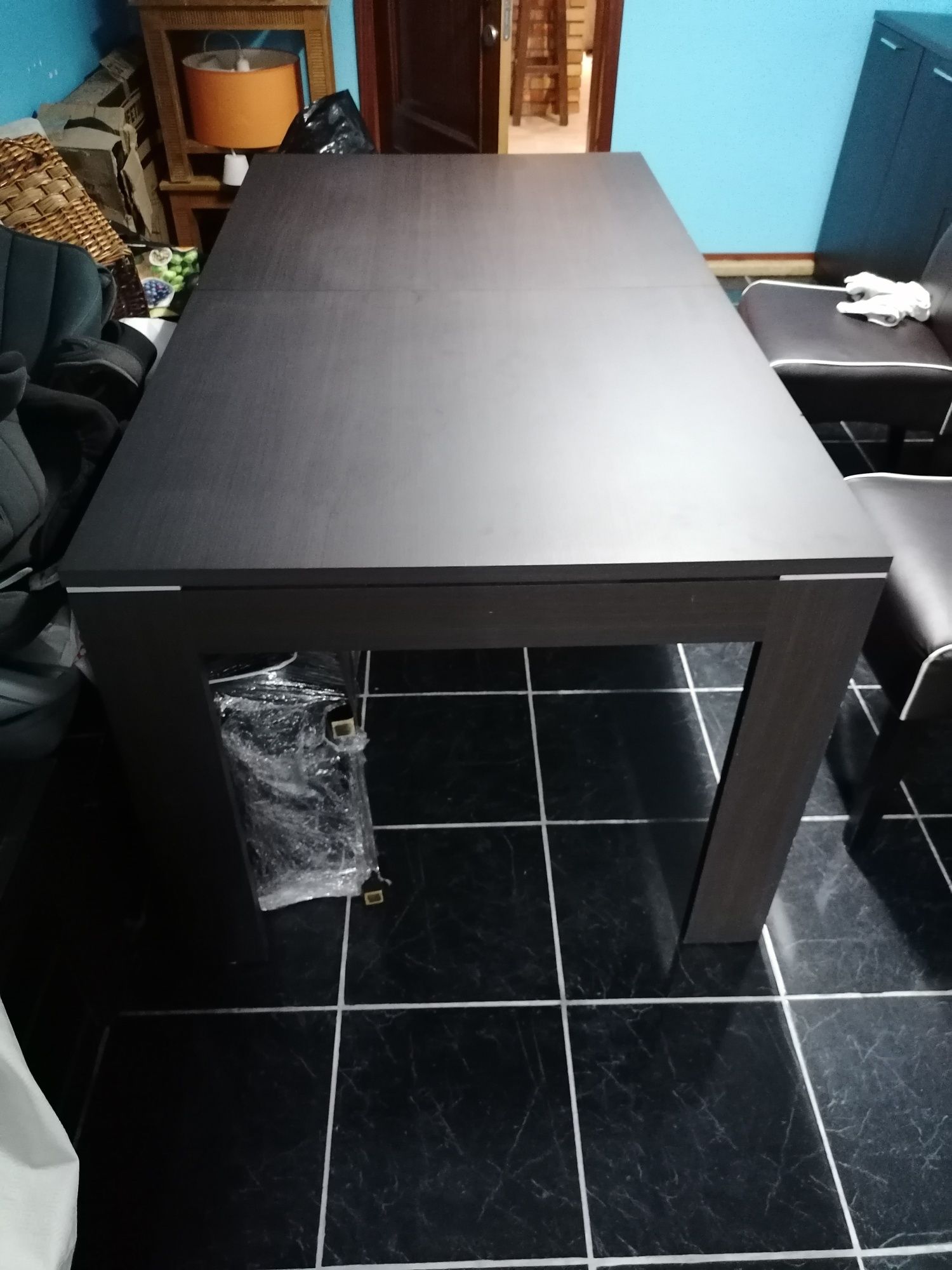 Mesa com 4 cadeira
