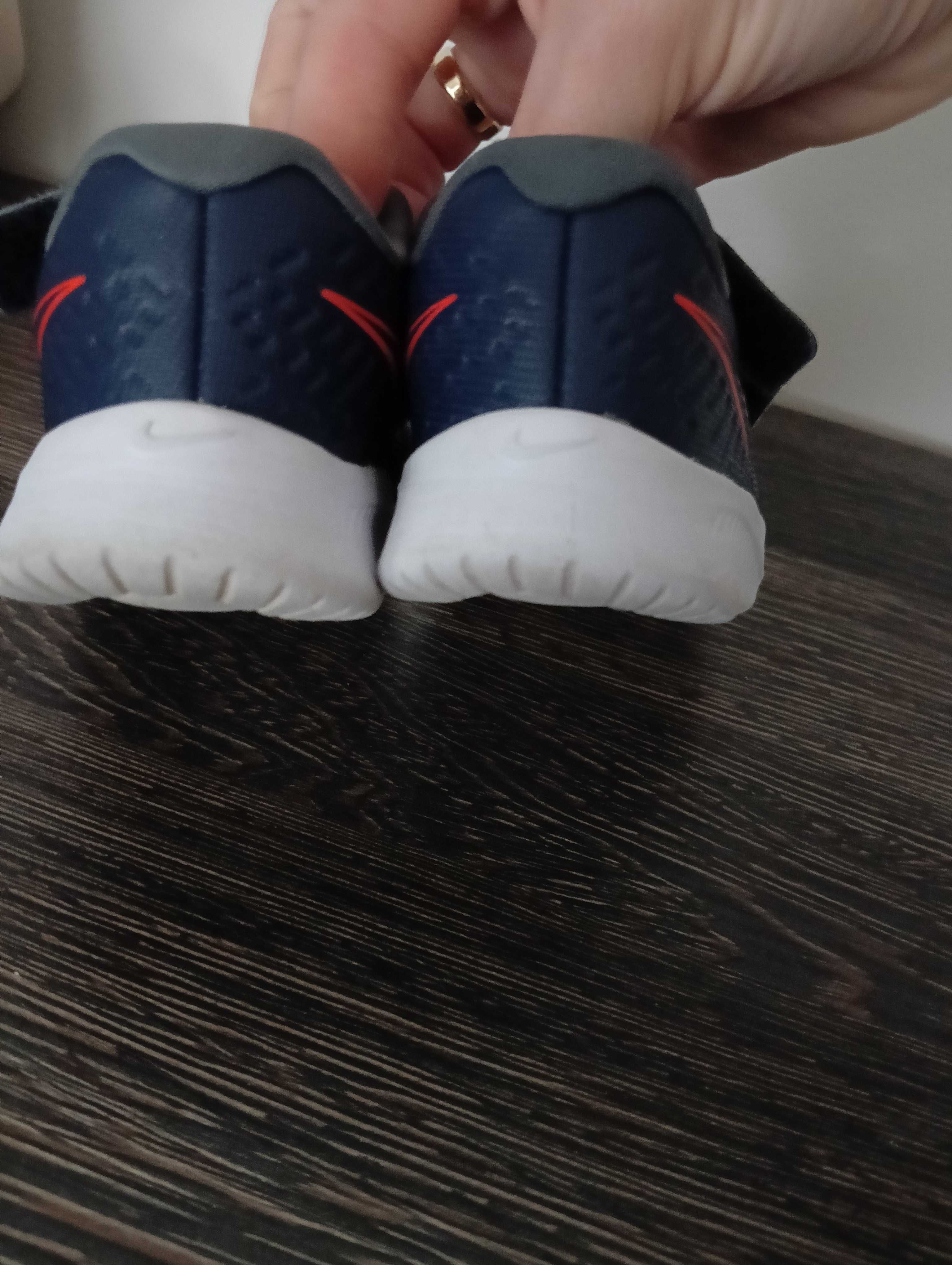 Buty sportowe chłopięce Nike 23.5