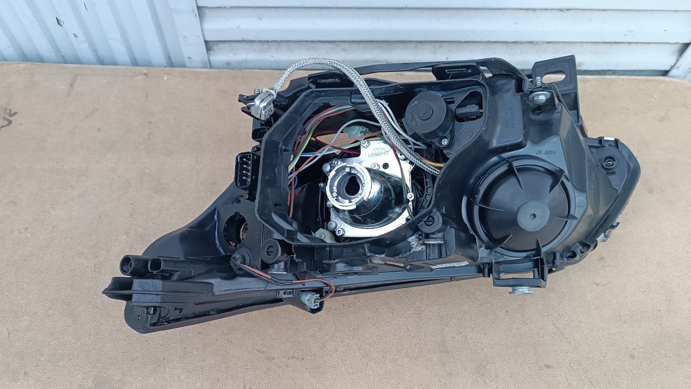 Vendo farol direito bi xenon BMW 5 séries E60, 61