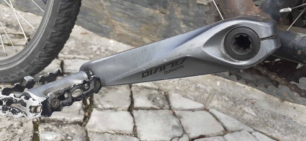 Bicicleta da marca KONA a merecer Restauro