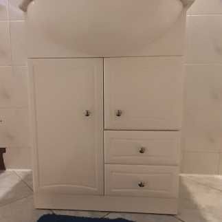 Lustro, umywalka podświetlane.