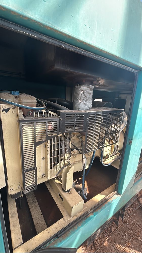 Gerador 100kva  trabalhando a 100% e com revisoes de manurenção em dia