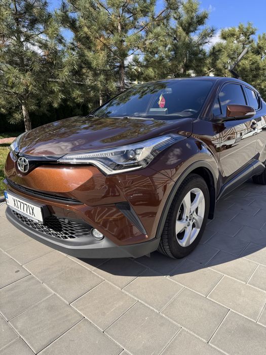 Продам авто Toyota C-HR 2017