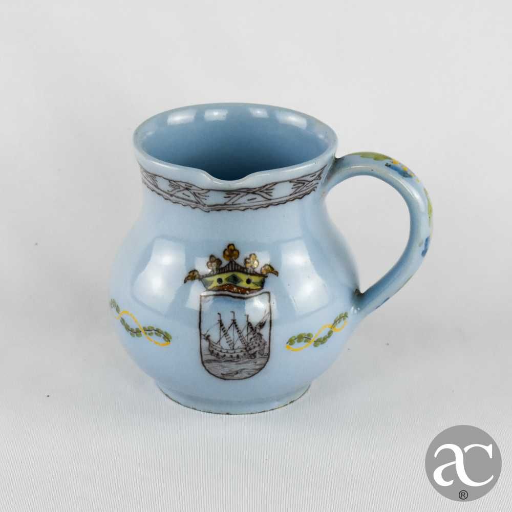 Jarro / Caneca em faiança da Fábrica da Torrinha com brasão
