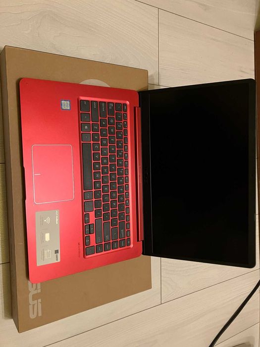 Laptop Asus Vivobook F510U czerowny