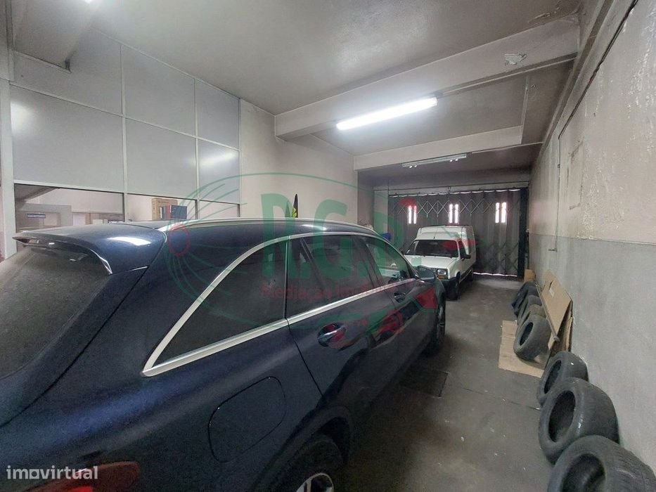 Armazém / Garagem em Costa Cabral (510m2)