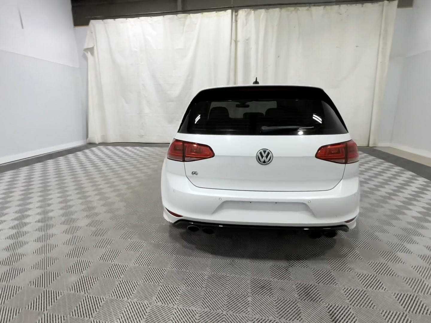 Продам 2017 Volkswagen Golf R 2.0T