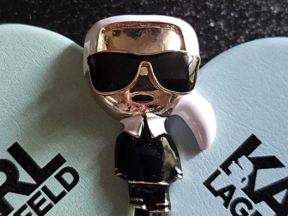 Брошка значок Karl Lagerfeld оригінал