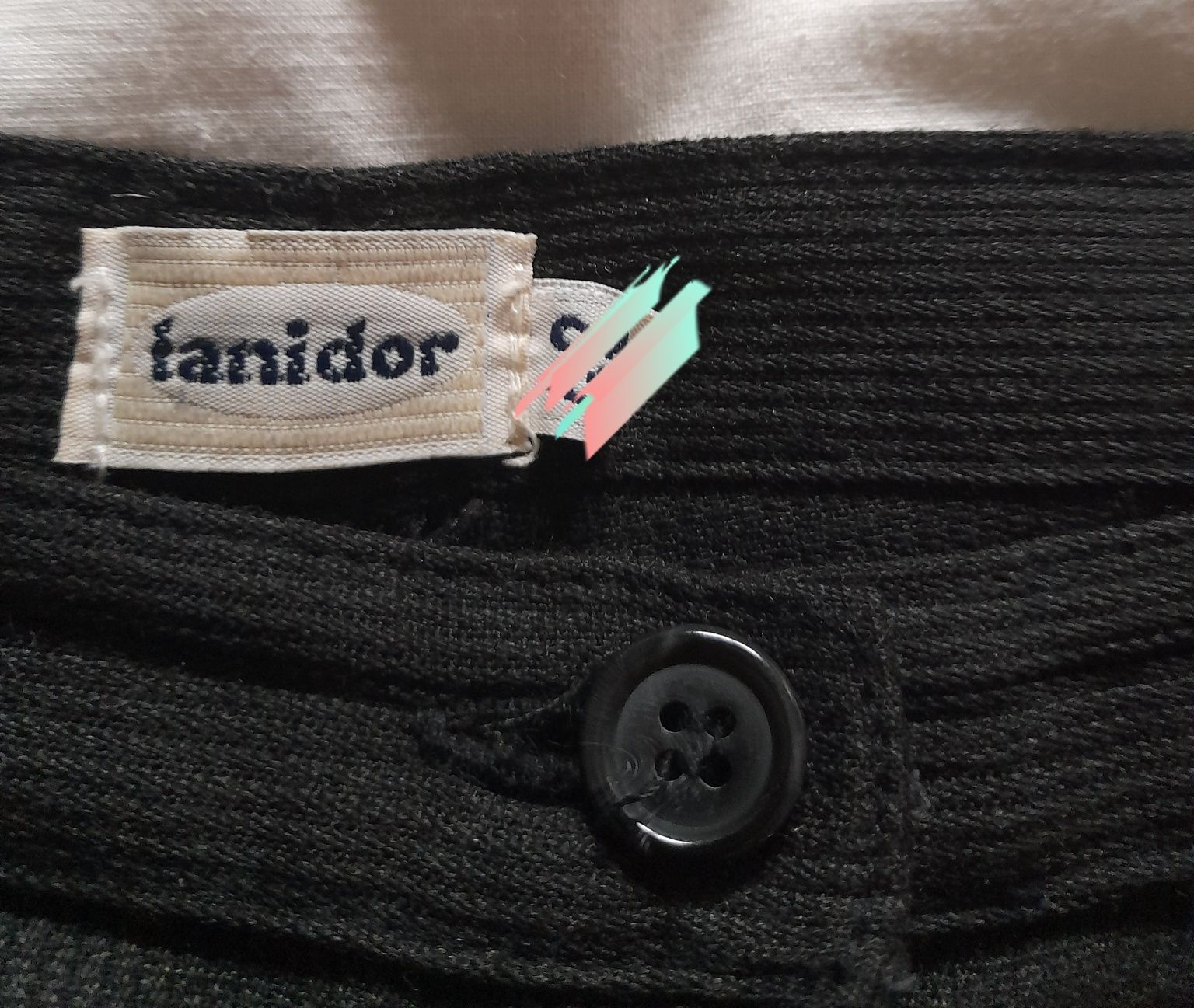 Fato, blazer e calças,  com pelo na gola.