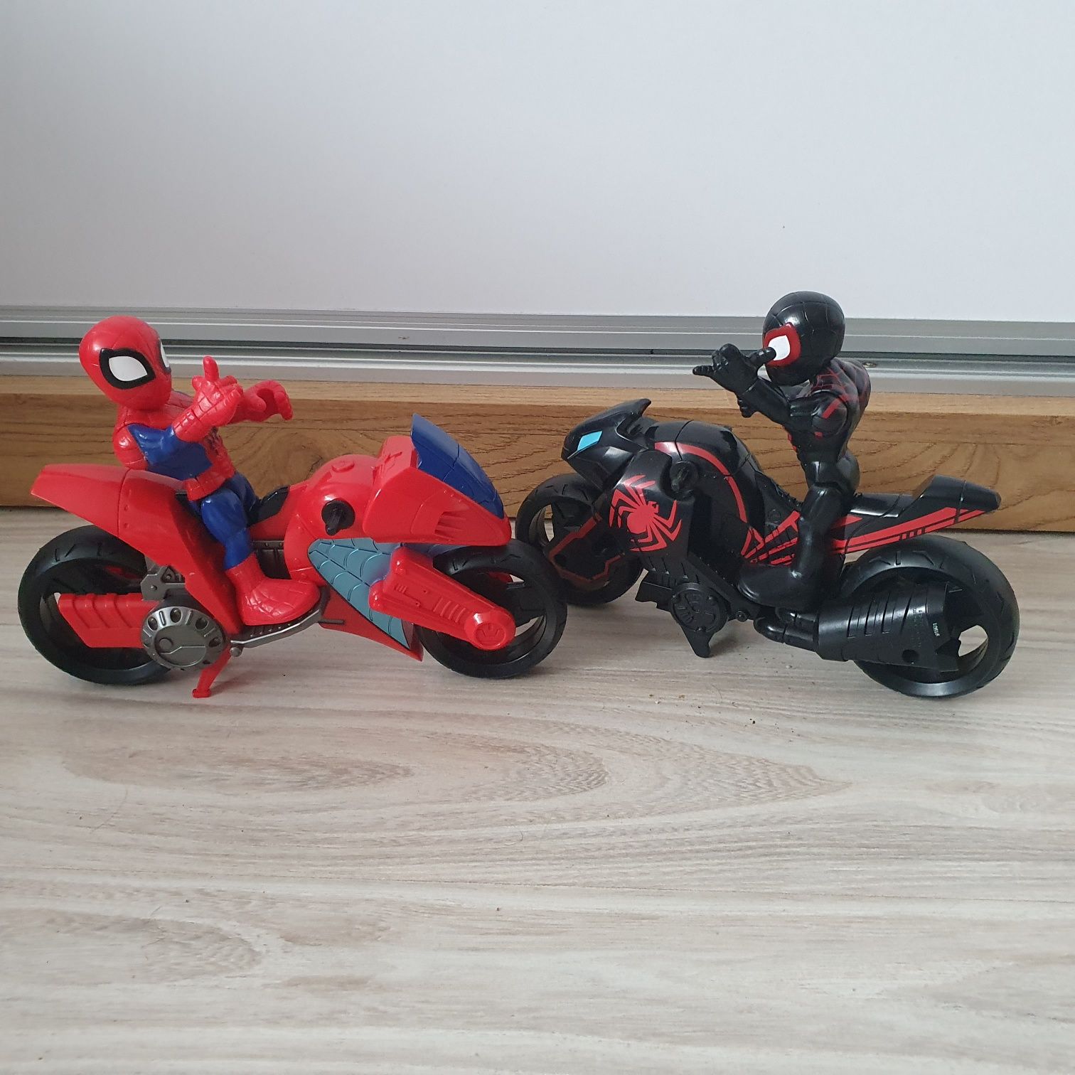 Zabawki Spider-Man 2szt na motorze