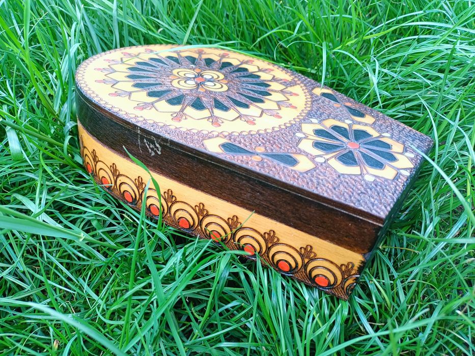 Stare pudełko góralskie z lusterkiem PRL.