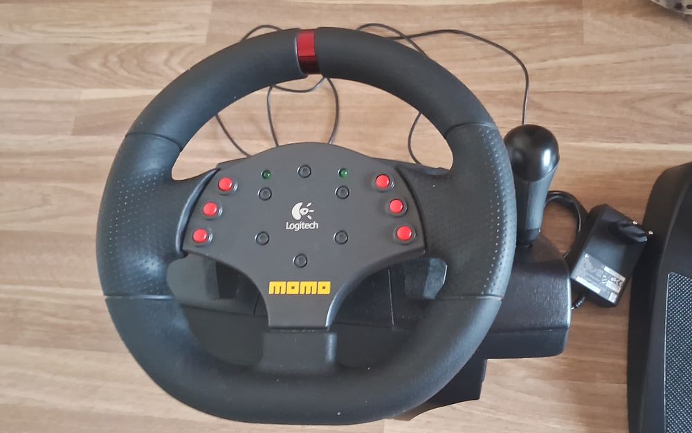 Ігрове кермо Logitech momo racing