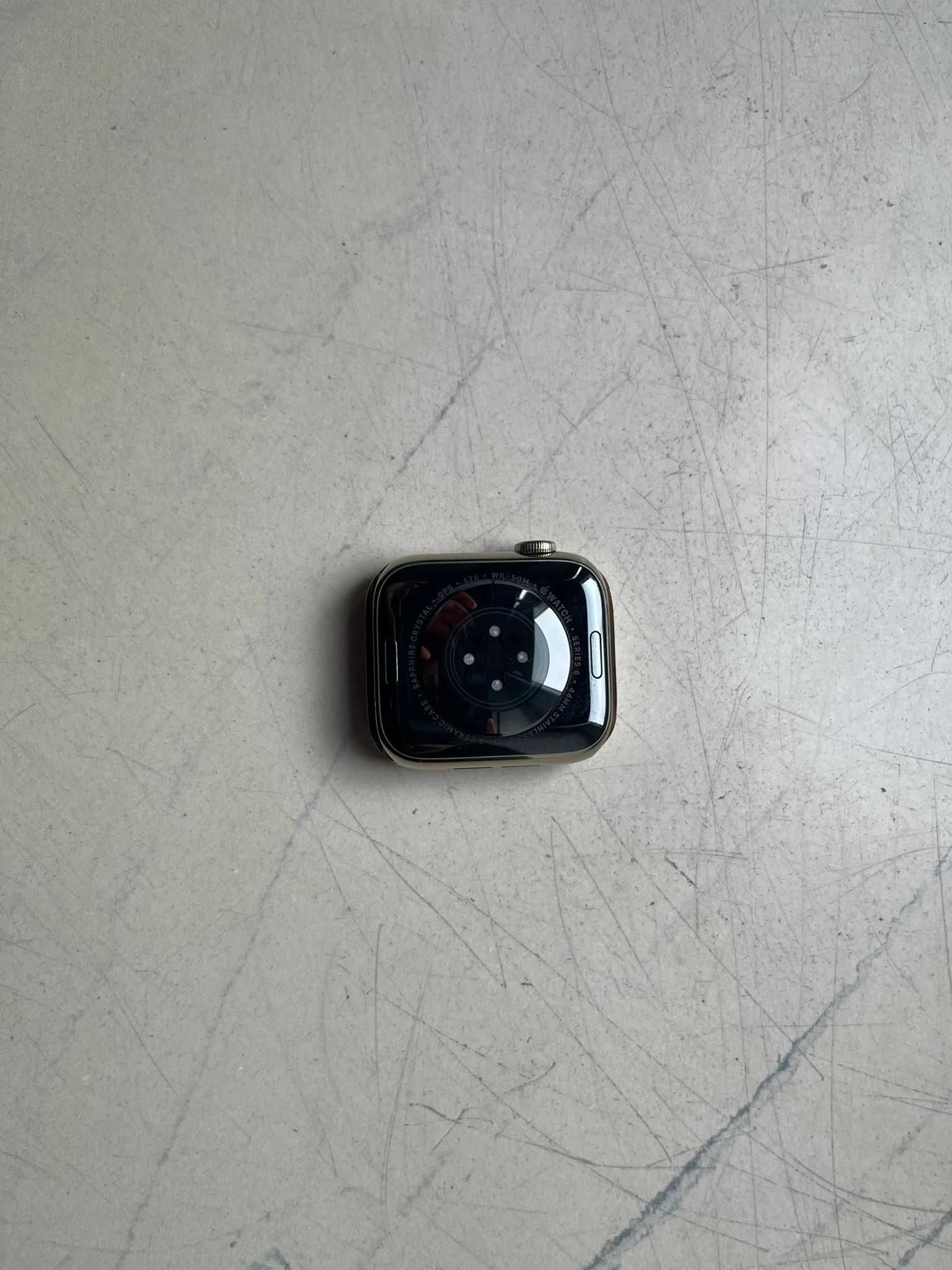 Apple Watch Series 6 złoty (WiFi+cellular) w stanie idealnym