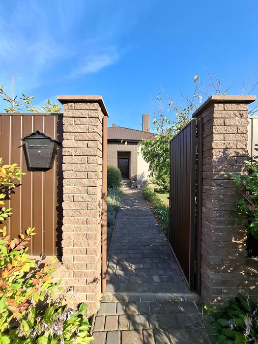 Продам будинок в якому живе любов.