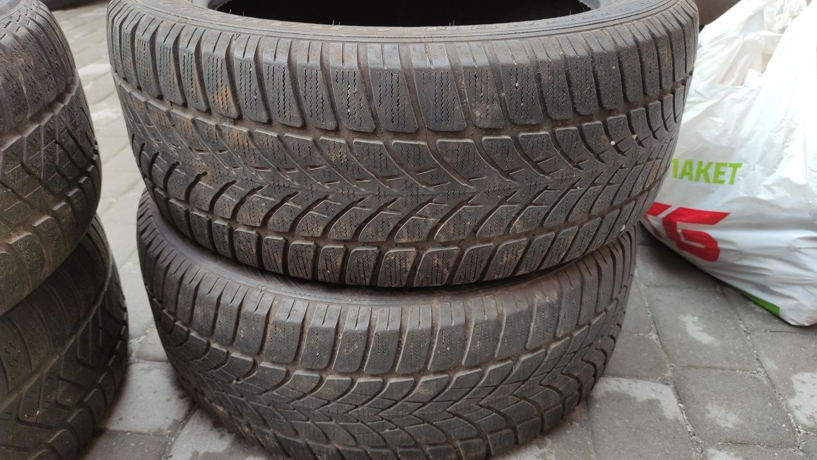 Продам б/у зимові шини 225/50 R17