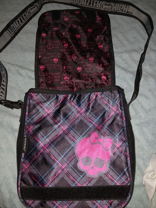 Продам крутую сумку эмо Monster High