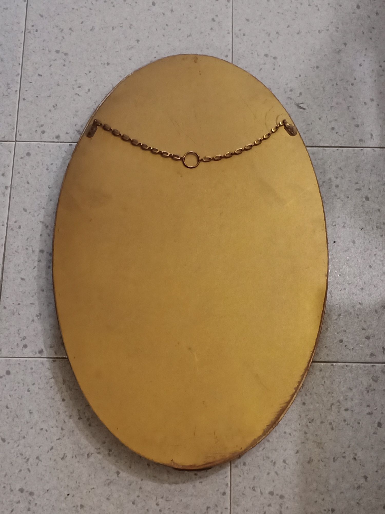 Espelho oval biselado antigo com moldura em dourado e verde velho