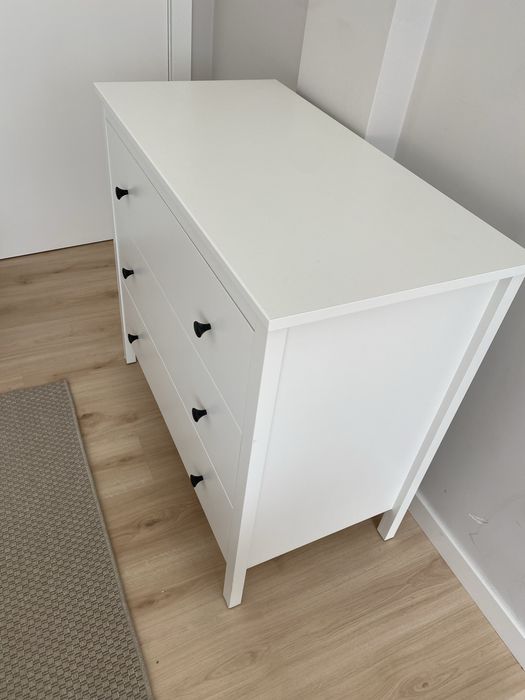 Cómoda branca IKEA