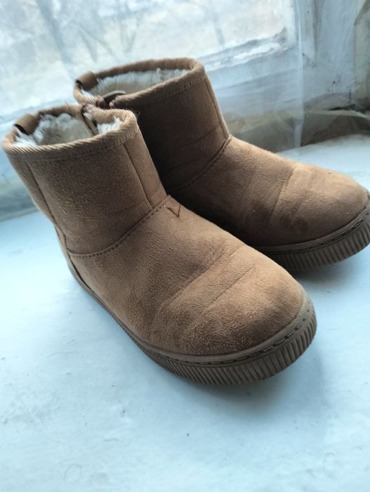 Уги для дівчинки