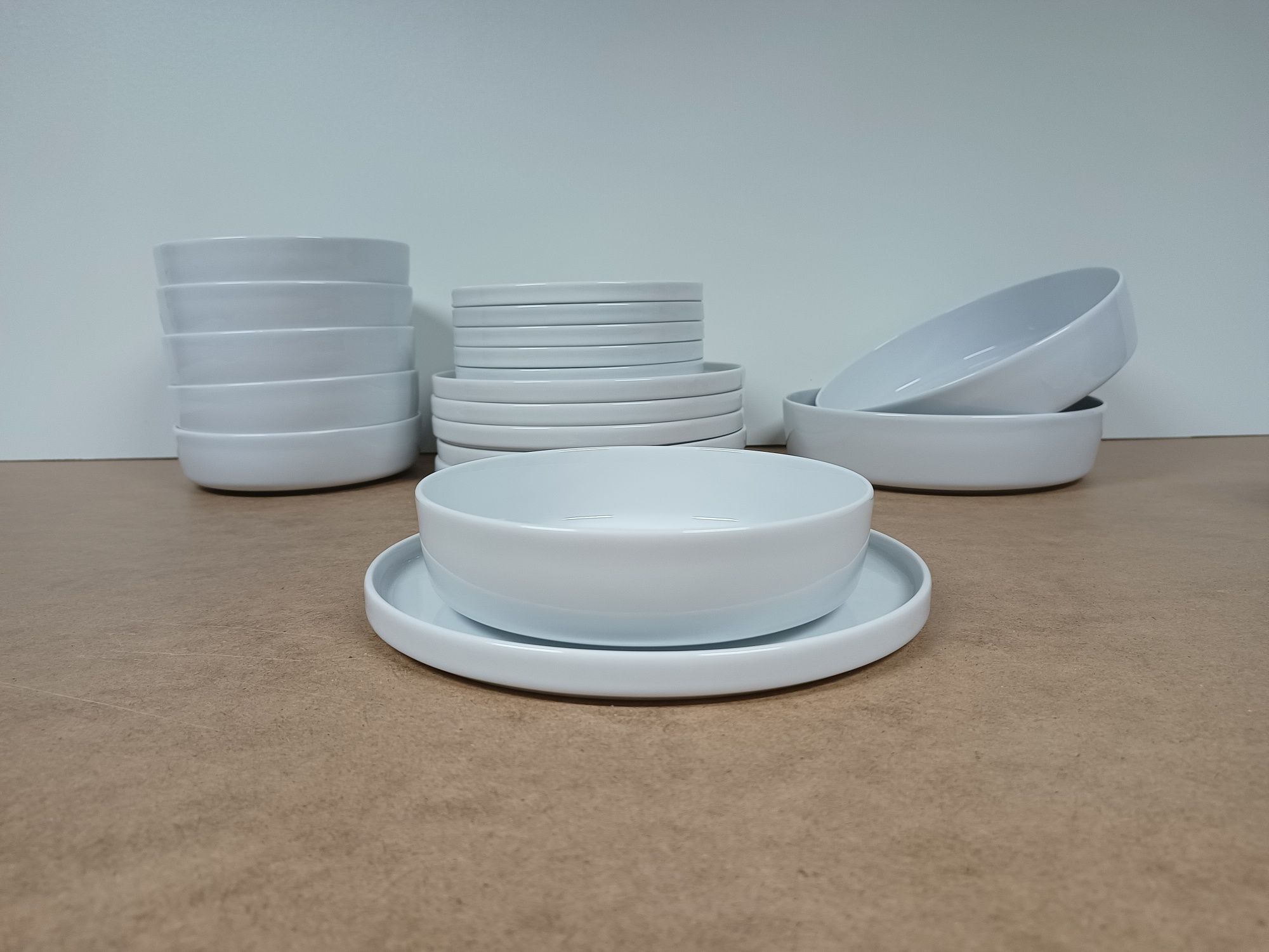 Komplet naczyń, porcelana.