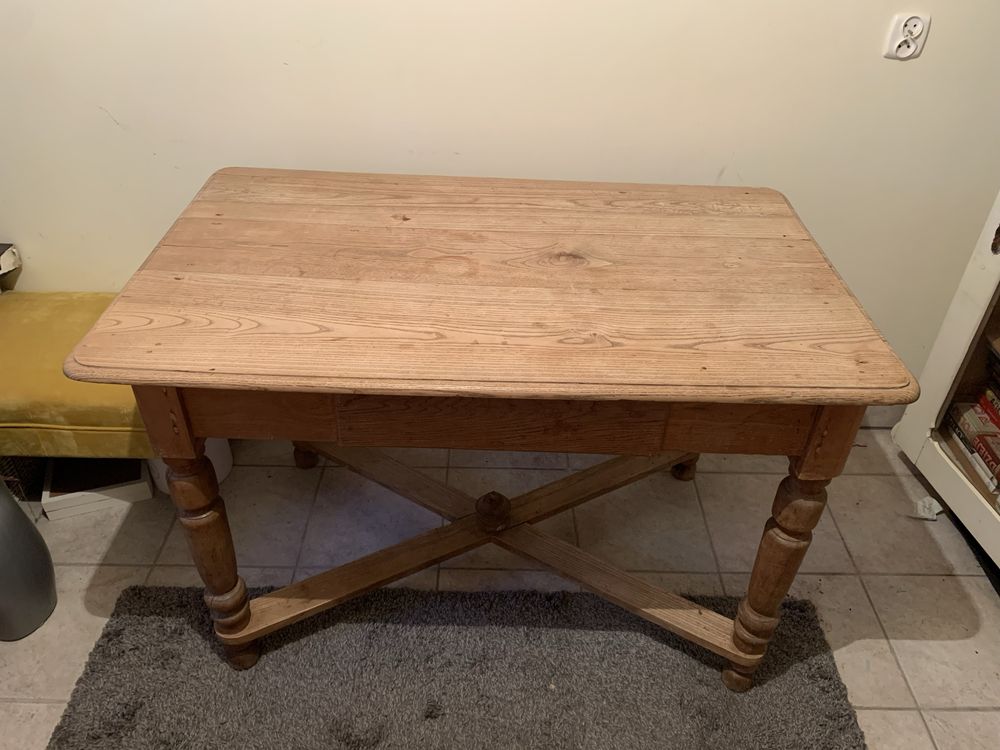 Stół stylowy drewniany recznie robiony surowy drewno