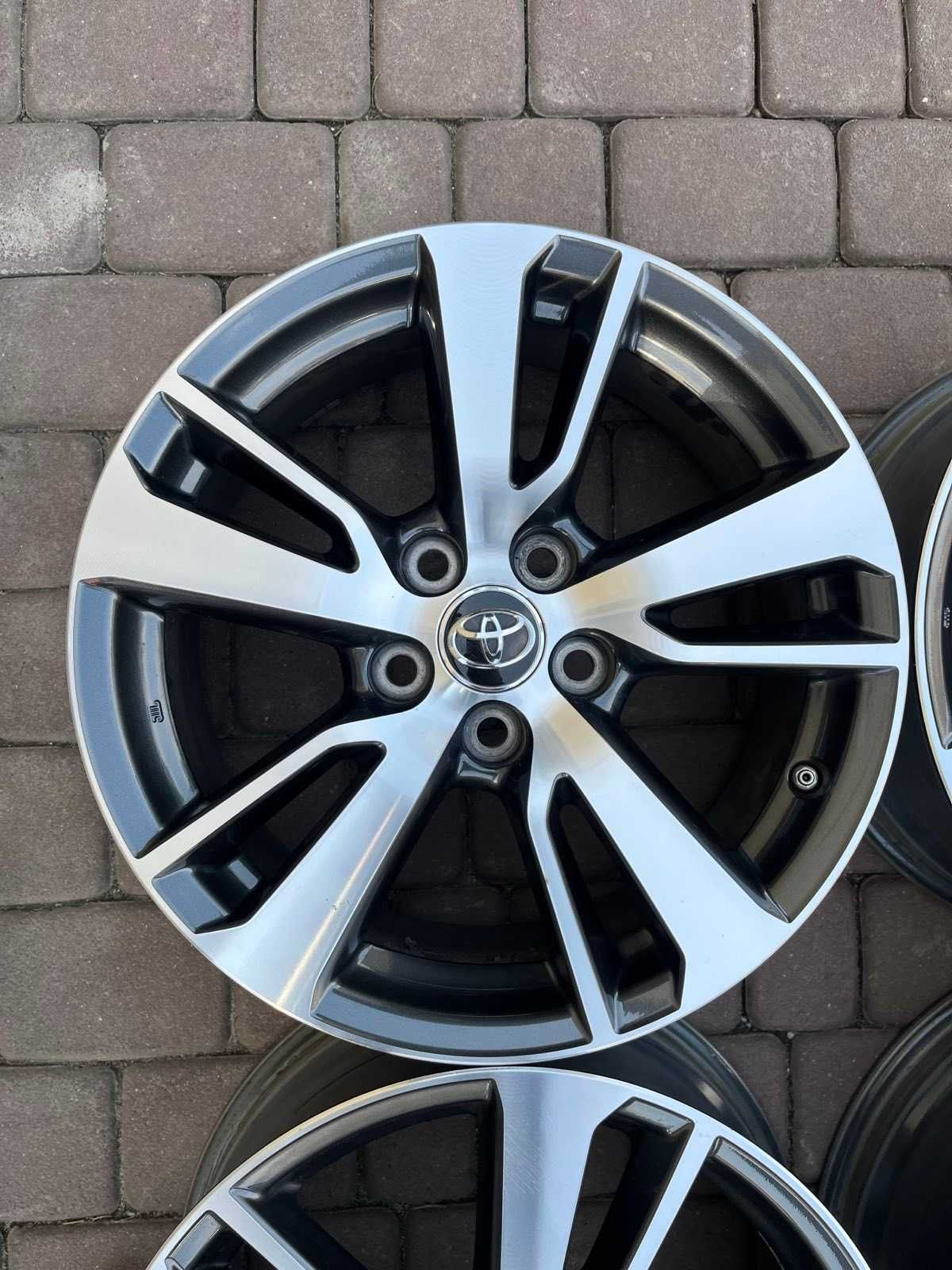 Oryginalne alufelgi Toyota 5x114,3 17 cali CZUJNIKI RAV4 BICOLOR