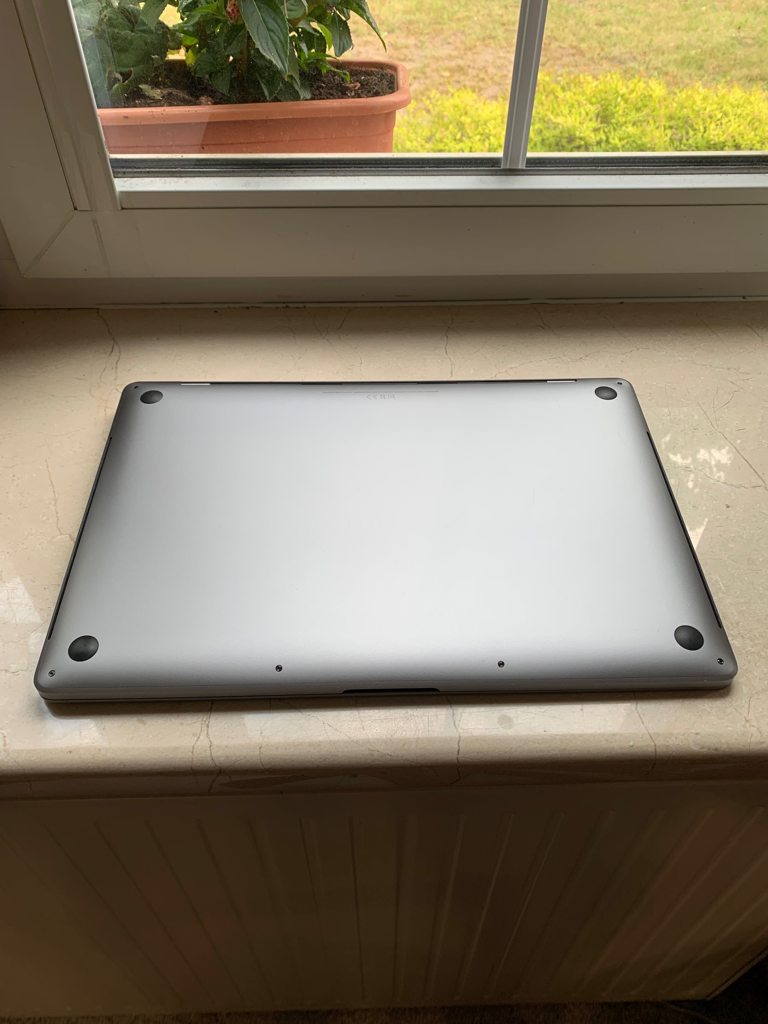 MacBook Pro 16” A2141 | 2019 – i7 / 32 GB / 500 GB SSD – uszk matryca