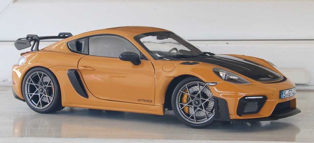 1/18 Norev Porsche Cayman GT4 RS Weissach Pack