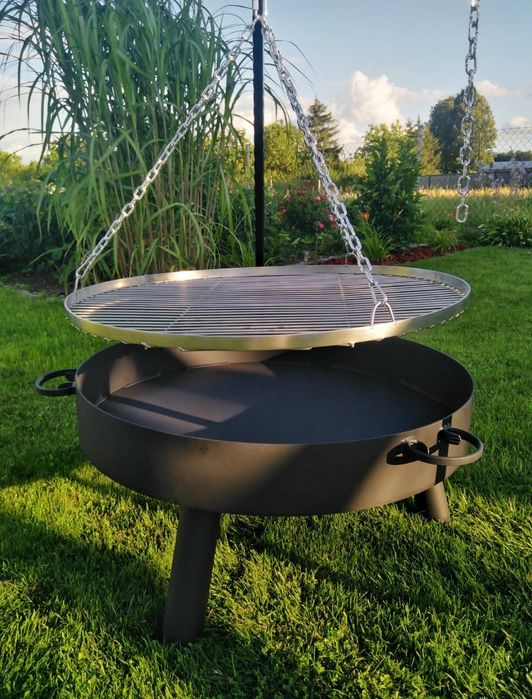 Grill  ogrodowy, grill z paleniskiem, trójnóg.