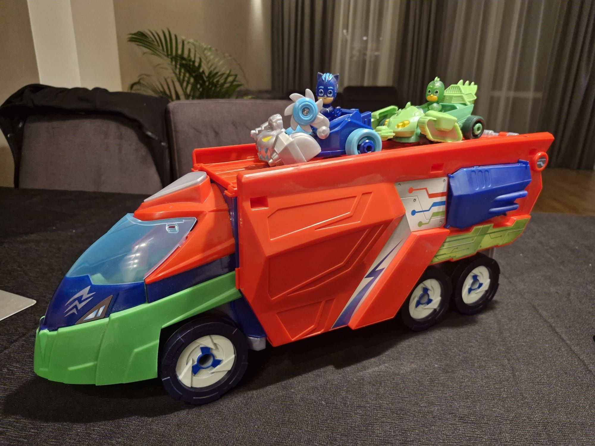Pojazd transporter pidżamersi piżamersi