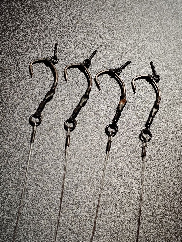 Przypony karpiowe 4 x Spinner Rig / Ronnie Rig #4 Lock Hook wkrętka
