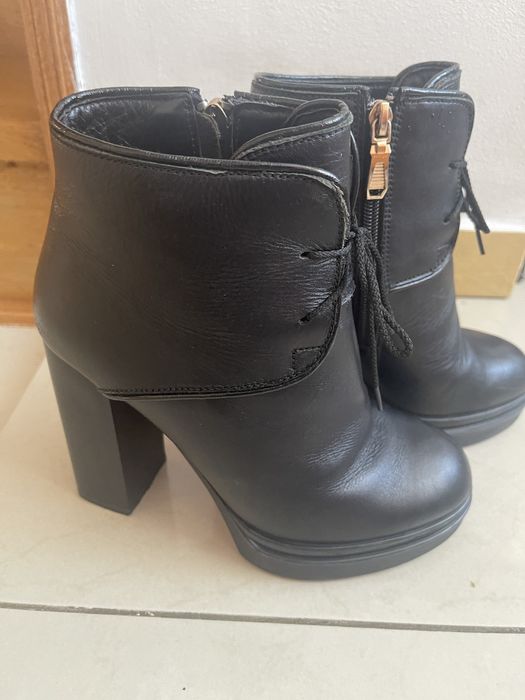 Чоботи ботильони каблук,шкіра