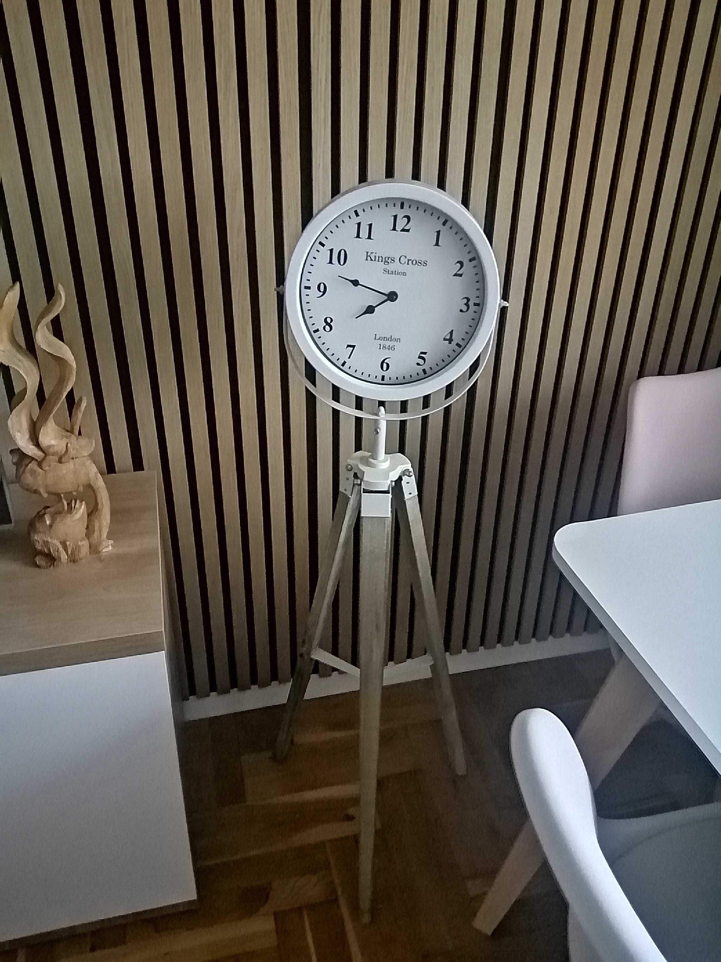 Zegar na trójnogu wys. 115 cm