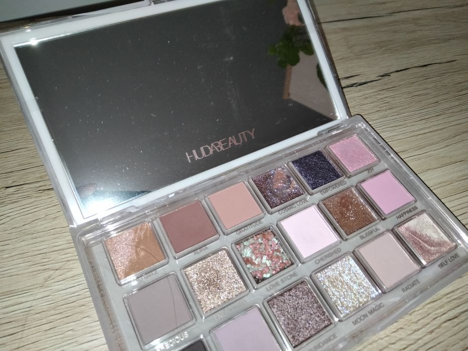 Huda Beauty Rose Quartz paleta cieni